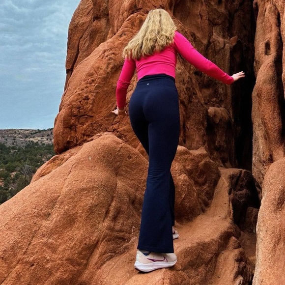 ATHLETA ELATION RISE FLARE PANT YOGA LEGGINGS Navy Blue Medium Pilates Gym - Picture 7 of 16